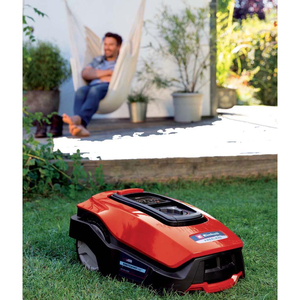Rasaerba Automatico Robot Freelexo Einhell 3413940 in giardino