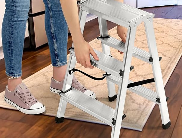 SGABELLO PRATICO BRICOFER 5500002 in casa